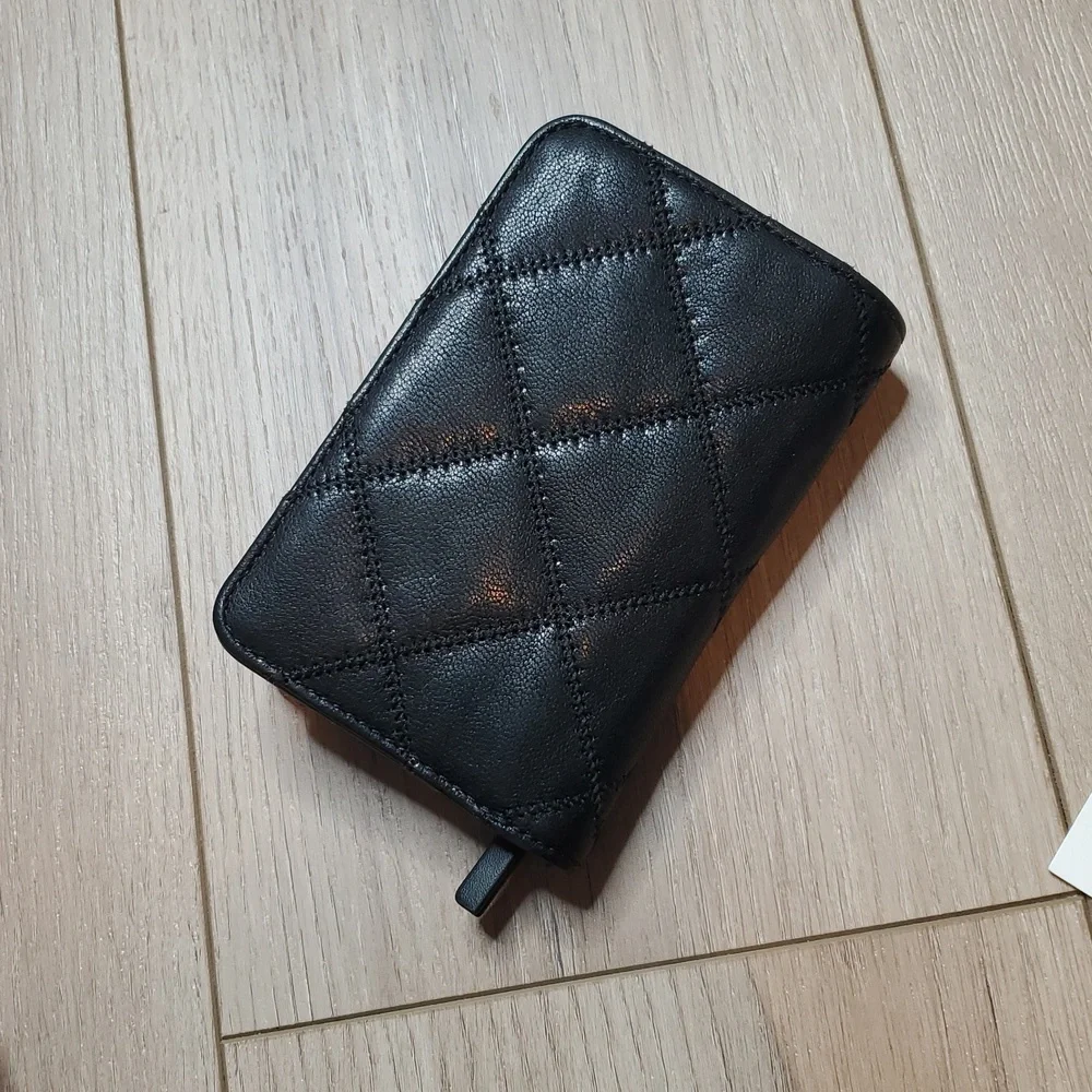 Tory Burch Quilted Willa Medium Wallet - Picture 5 of 10